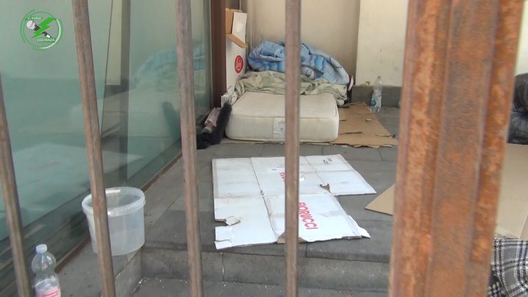 VIDEO/ Ci vuole Costanza – A Piazza Kennedy un dormitorio per extracomunitari