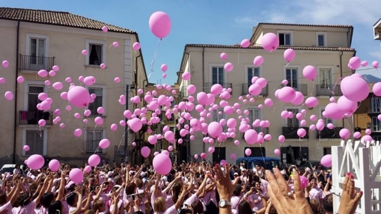 Domani riparte la Camminata rosa: “Fate prevenzione”