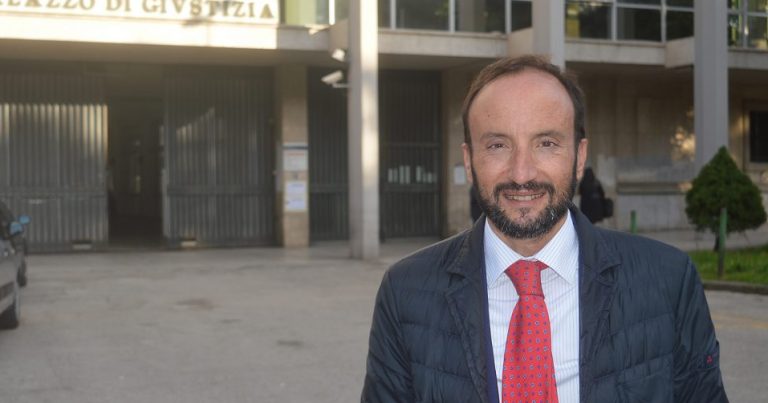 Abuso d’ufficio, il penalista Tecce: paura della firma? C’è il rischio che aumenti