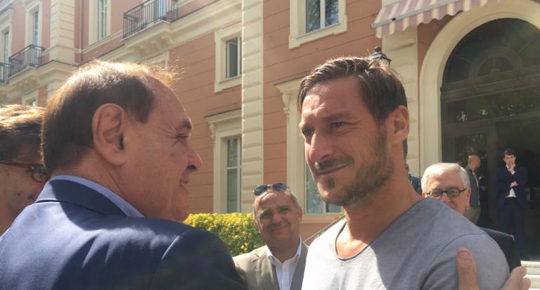 VIDEO/ Mastella saluta Totti: “Stasera, però, Forza Benevento”