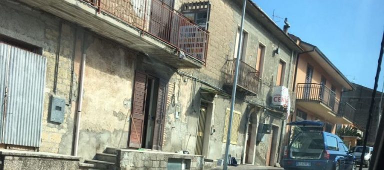 Dramma della solitudine, anziano morto in casa da giorni