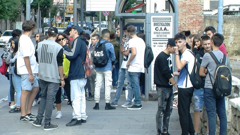 VIDEOSONDAGGIO/ Primo giorno di scuola, gli studenti di Avellino: “Meglio l’estate”
