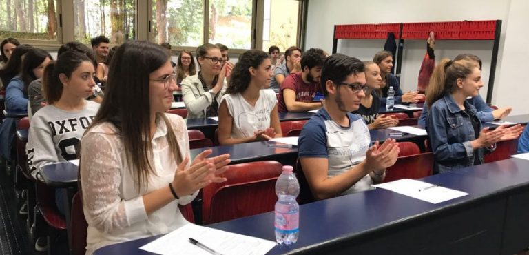 Università, Manfredi: riparte a settembre, in presenza e con corsi online