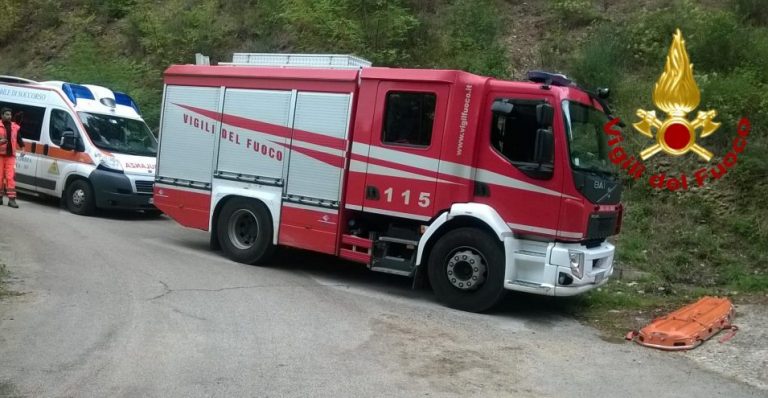 Ritrovato cadavere in un casolare bruciato, s’indaga