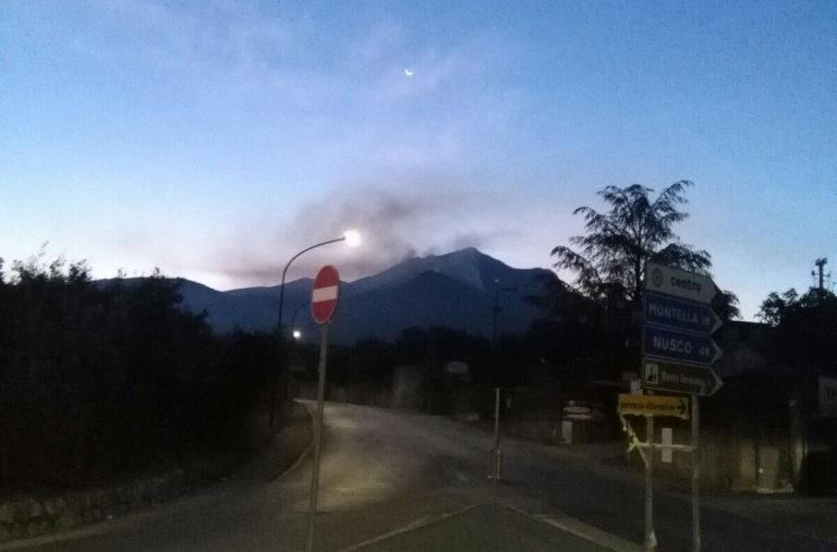 Caldo e incendi: in Irpinia è tornata l’estate