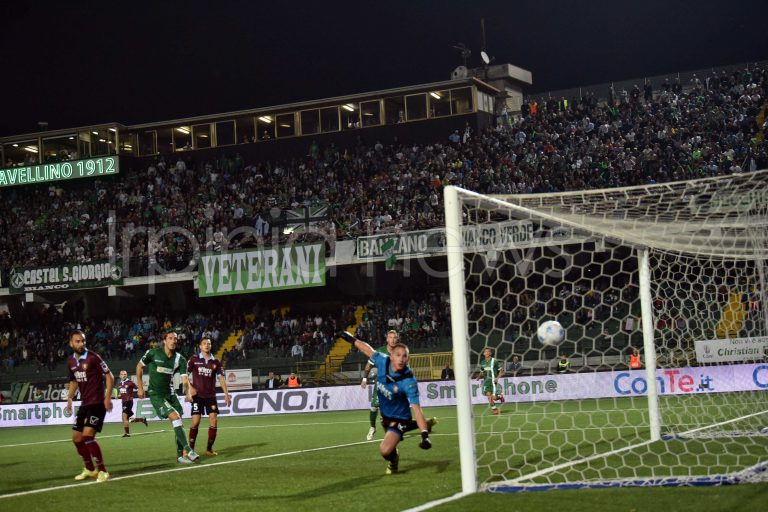 Derby da incubo: la Salernitana ribalta l’Avellino. Rivivi il live