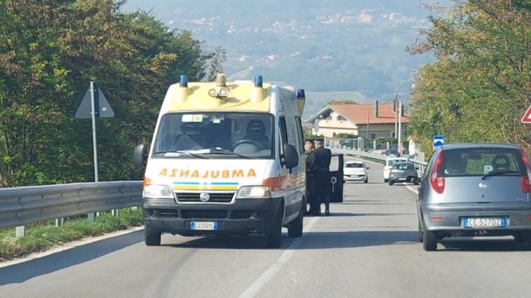 Incidente stradale sulla variante, coinvolta una moto