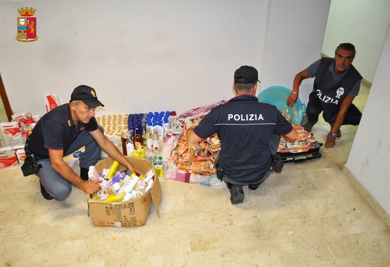 Organizzano un supermercato abusivo con merce rubata: nei guai tre rumeni