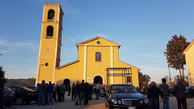 Bonito, bagno di folla per l’ultimo saluto a Pino Tordiglione