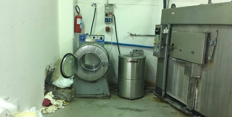 Lavanderia industriale abusiva sequestrata dai caschi bianchi di Avellino