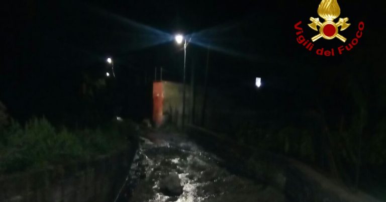 FOTO/ Fango, detriti e paura: quindici minuti di pioggia e l’Irpinia è in ginocchio