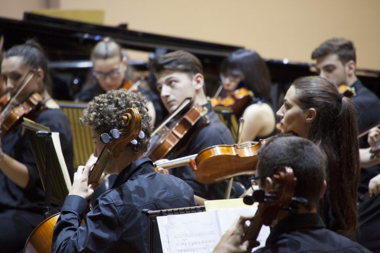 “Musica maestri”, le orchestre dei conservatori della Campania si esibiscono al Cimarosa
