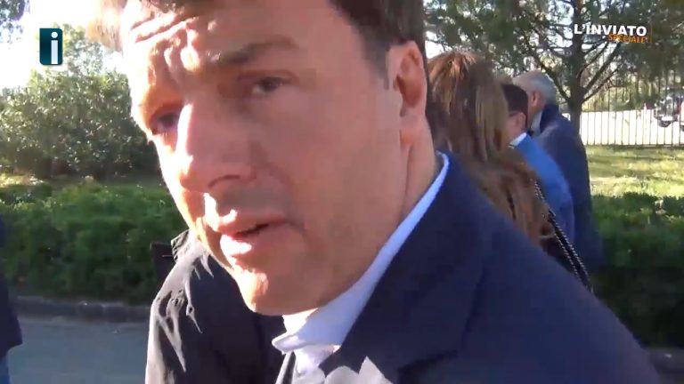 VIDEO/ L’inviato Speciale: Renzi in fabbrica “bacchetta” De Luca e litiga con un’operaia