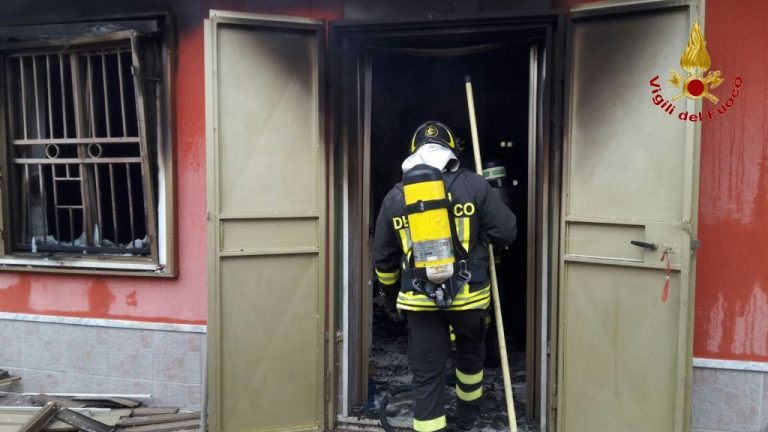 Boato all’alba a Melito: fuga di gas ed edificio distrutto