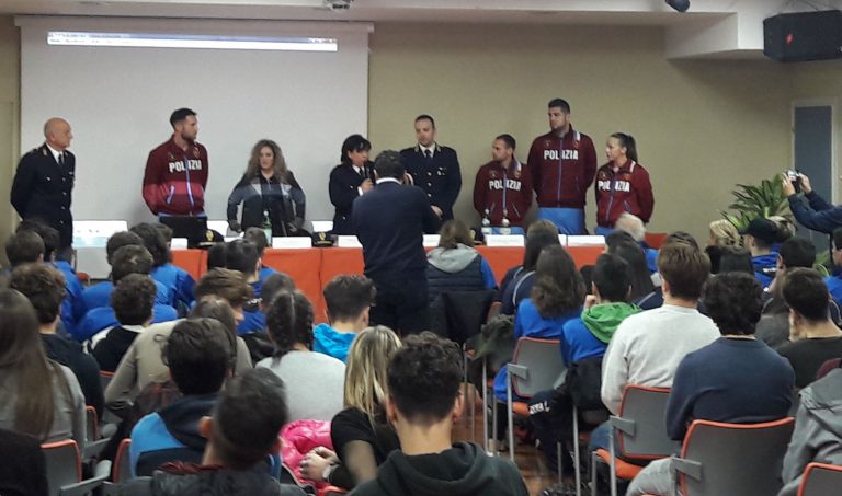 VIDEO/ Polizia, Fiamme Oro e De Luca insieme per sport e legalità, il vicequestore Marino: “Obiettivo fare prevenzione”