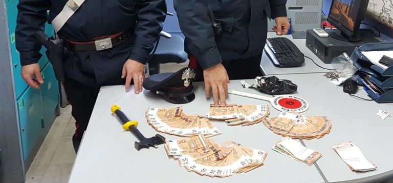 Nascondeva 10mila euro in banconote false nel cruscotto: arrestato