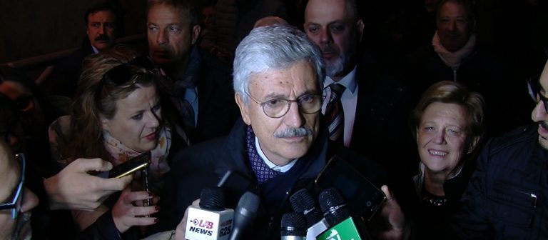 VIDEO/ D’Alema ai collettivi della Federico II: “Ignoranti e violenti, li invito a studiare di più”