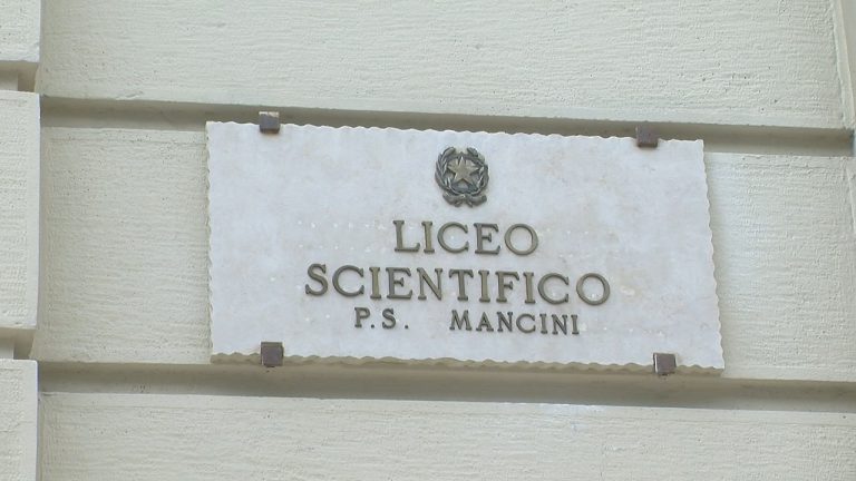 Liceo Mancini, si apre uno spiraglio: da febbraio stop ai turni pomeridiani