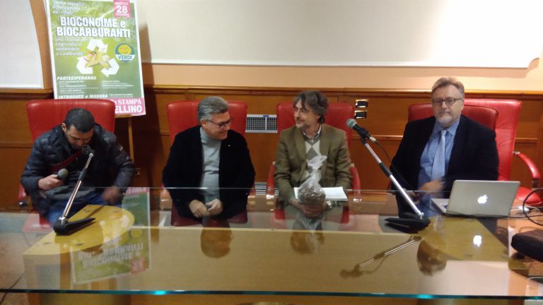Verdi, Borrelli ad Avellino: “Sì al compostaggio. Clientele nella sanità? Occhio al Moscati”