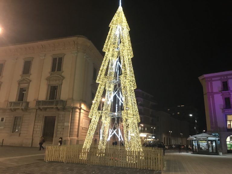 Niente luminarie, esclusa la ditta. Priolo prova a salvare il Natale avellinese