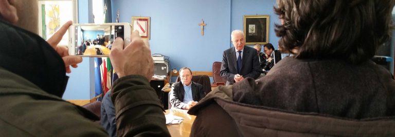 Rifiuti, “il cambiamento ora è nelle mani dei Comuni”. De Luca e Bonavitacola lanciano la svolta