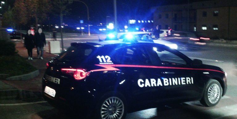 Rubano in appartamento e tentano la fuga a bordo di un’Alfa Romeo, intercettati