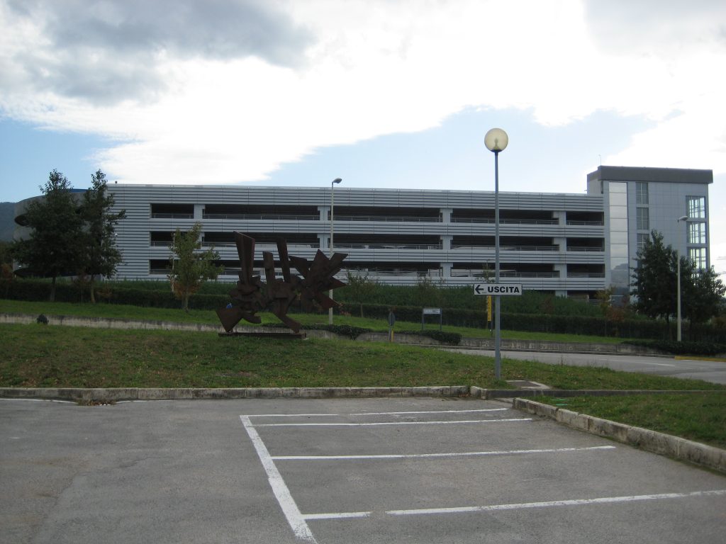 università