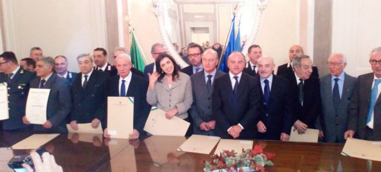 VIDEO/ Onorificenza al merito per 27 irpini. Il Prefetto Tirone: “Premiamo i cittadini che si sono impegnati per la collettività”