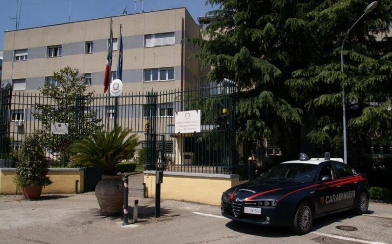 Ruba un escavatore da un centro dell’avellinese, beccato a Benevento