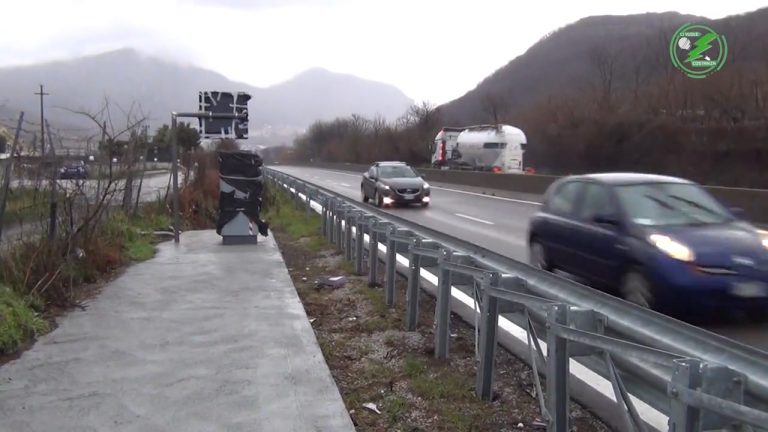 VIDEO/ Ci vuole Costanza, autovelox sulla superstrada AV-SA: sindaci polemici e automobilisti arrabbiati