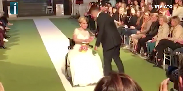 VIDEO/ Francesca: “Combatto la distrofia muscolare e sfilo in passerella sulla carrozzina”