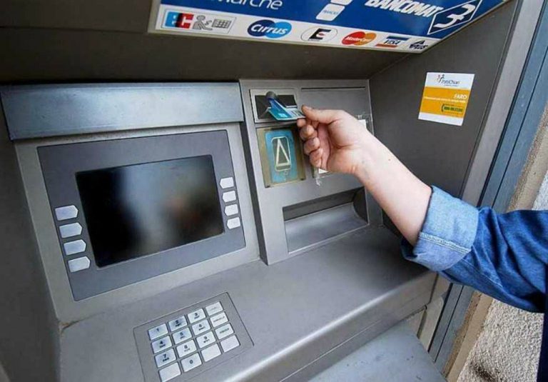 Maxi truffa del bancomat ad un cittadino sannita: sette persone nei guai