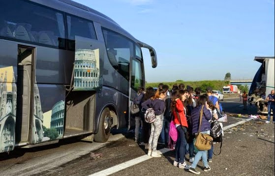 Gita scolastica sospesa, l’autista trovato senza patente idonea