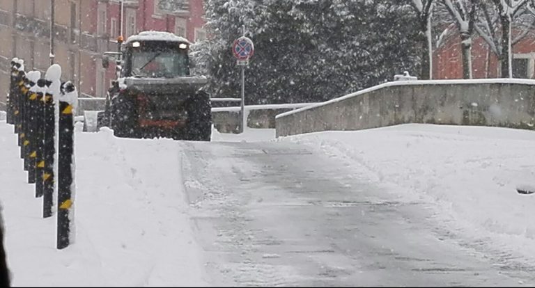 La Protezione Civile regionale avverte i Comuni: “Prepararsi al rischio neve”