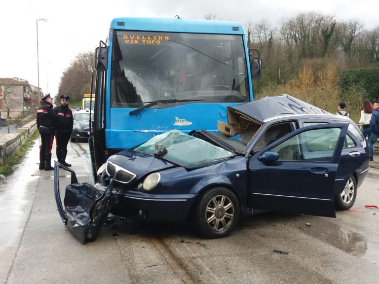 VIDEO/ Schianto mortale ad Arcella: muore una donna, grave il compagno