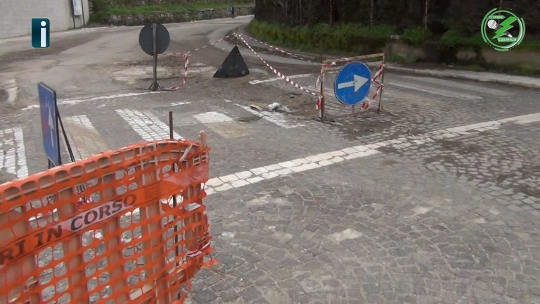 VIDEO/ Ci vuole Costanza – Le strade impercorribili di Grottolella, buche e fango a danno del paese