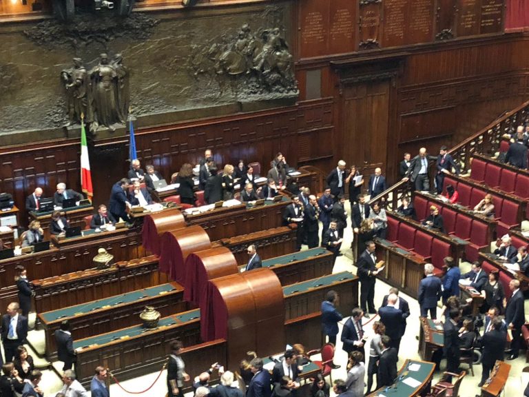 Camera: scaduti termini per primi due concorsi, oltre 15mila domande