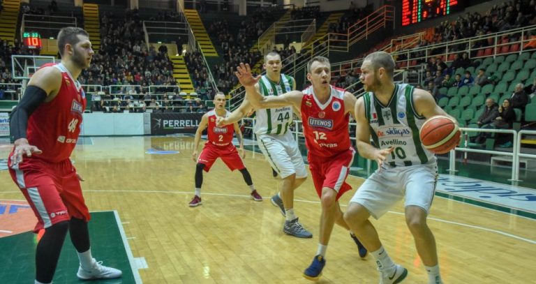 Tripudio biancoverde al Del Mauro: la Sidigas schiaccia Utena, è semifinale