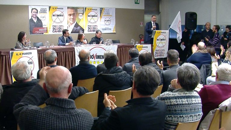 VIDEO/ Le Stelle brillano nel cielo irpino, spettacolare chiusura elettorale per il M5S