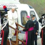 papa francesco arrivo elicottero