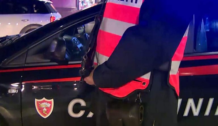 Coltello a serramanico nella borsa: denunciata 50enne