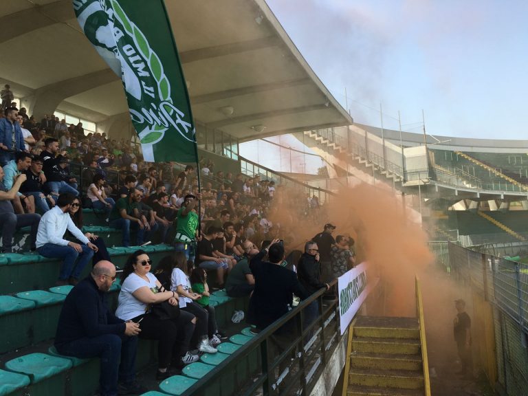 Il fiato della Curva Sud sulla salvezza: i tifosi incitano la squadra