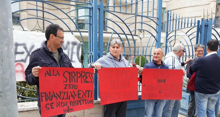 Lavoratori Ex Almec: presidio davanti la sede di Confindustria