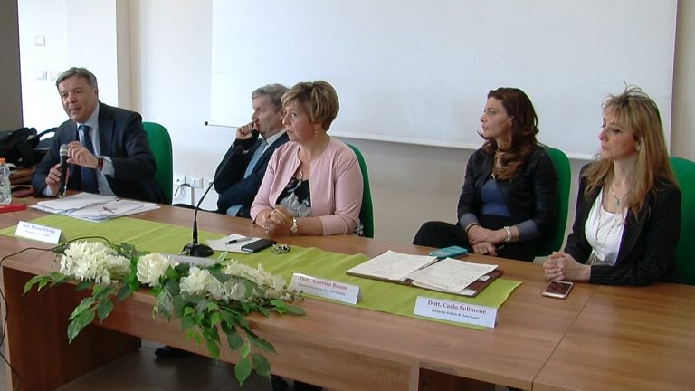 VIDEO/ Scuola e istituzioni insieme contro il cyberbullismo all’istituto Amabile