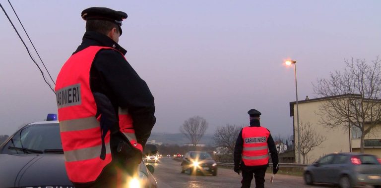 Benevento, sorpresi con soldi e tessera bancomat rubata. Nei guai un operaio ed una casalinga