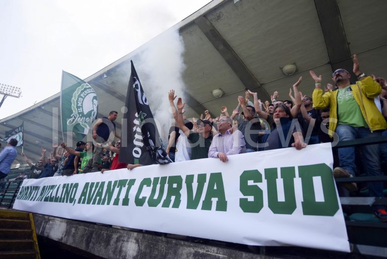 La Curva Sud a De Cesare: “Basta perdere tempo, vendi le due società separatamente”