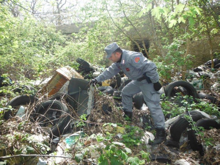 Scoperta discarica abusiva di 300 mq: conteneva rifiuti speciali