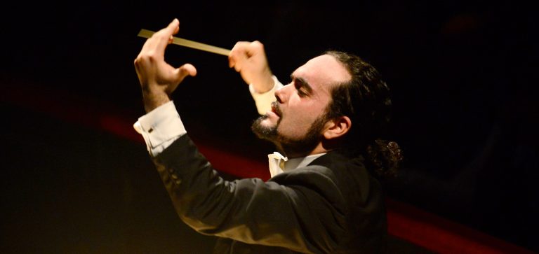 Direttore d’orchestra irpino apre l’arena di Verona: “Porto la musica nei maggiori teatri, Avellino merita la rinascita del Gesualdo”