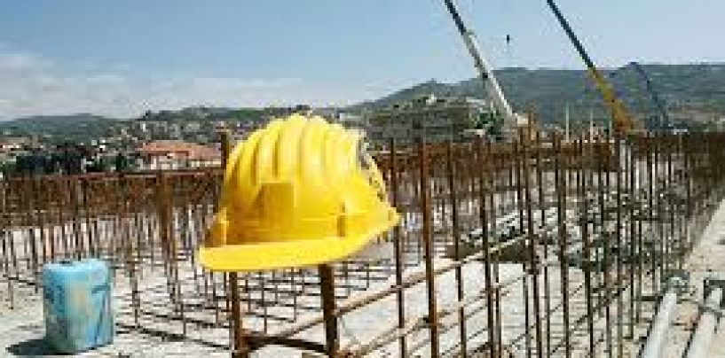 Crolla un muro in un cantiere: morti due operai