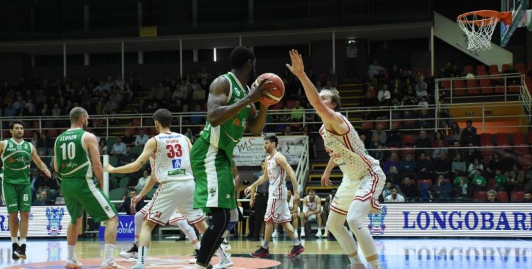 Pesaro sepolta dalle triple di Avellino, la Sidigas riprende a correre